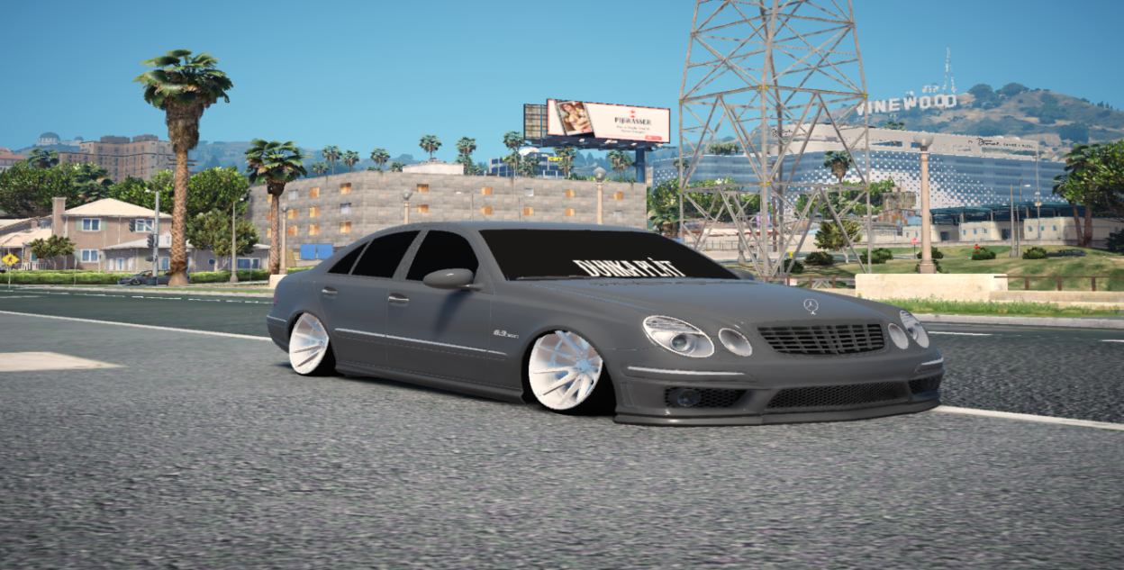 Mercedes-Benz W211 E63 AMG (DUNKAPLÅT)